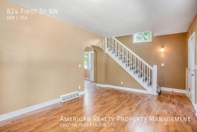 Building Photo - 824 First St NW-