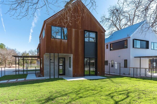 Building Photo - 915 Tillery St