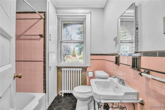 Building Photo - 530 Linwood Ave