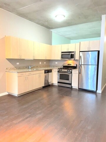 Building Photo - 235 W Van Buren St