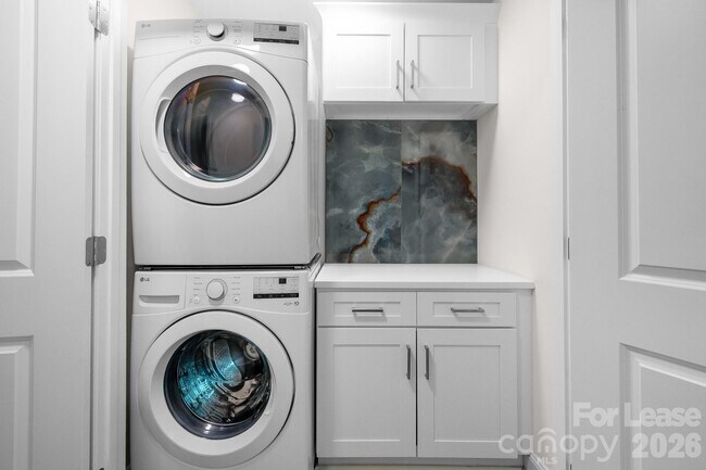 Building Photo - 812 E 18th St