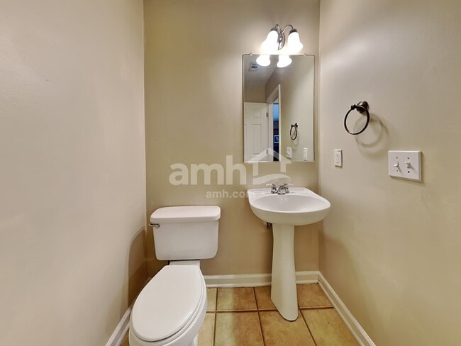 Building Photo - 405 Crystal Oaks Ln