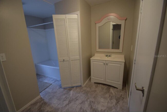 Building Photo - 3134 Skyview Dr