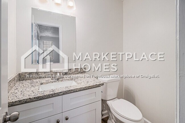 Building Photo - 2032 Charter Manor