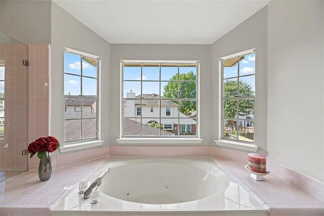 Building Photo - 215 Birch Hill Dr