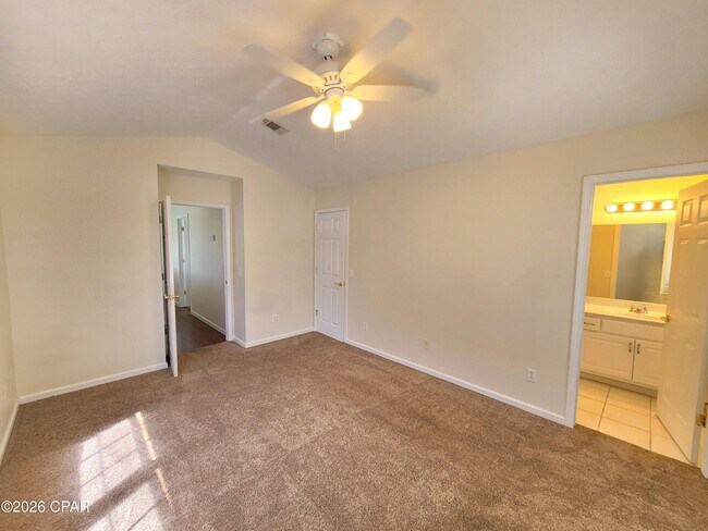 Building Photo - 4008 Crescent Dr