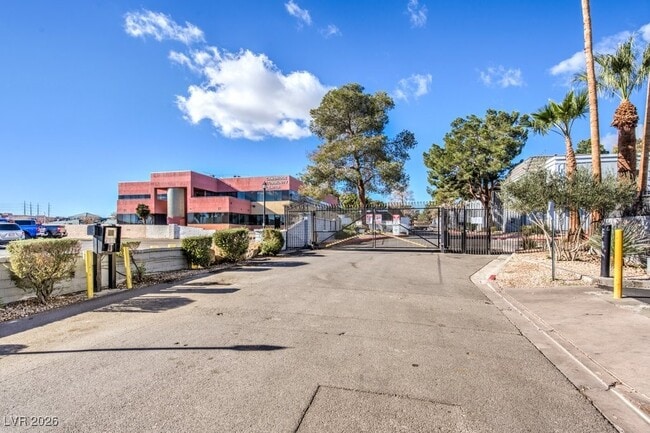 Building Photo - 3823 S Maryland Pkwy