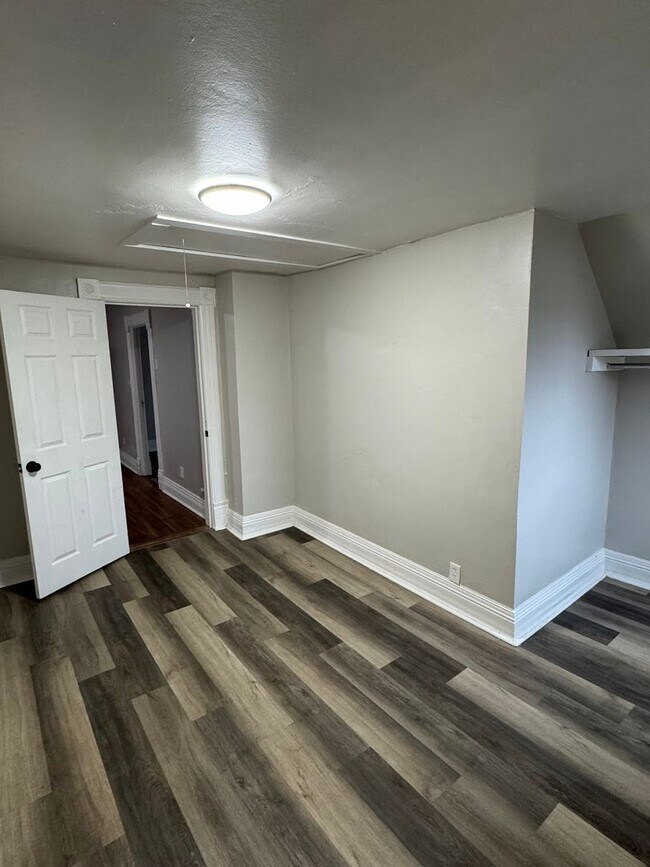 Building Photo - 120 E Spring St