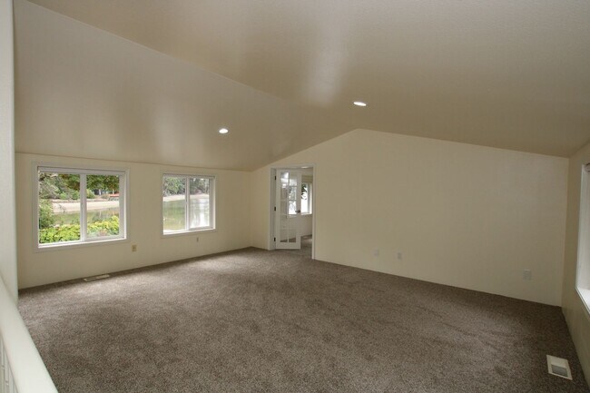 Building Photo - 2 Bedroom Waterfront Home In Gig Harbor