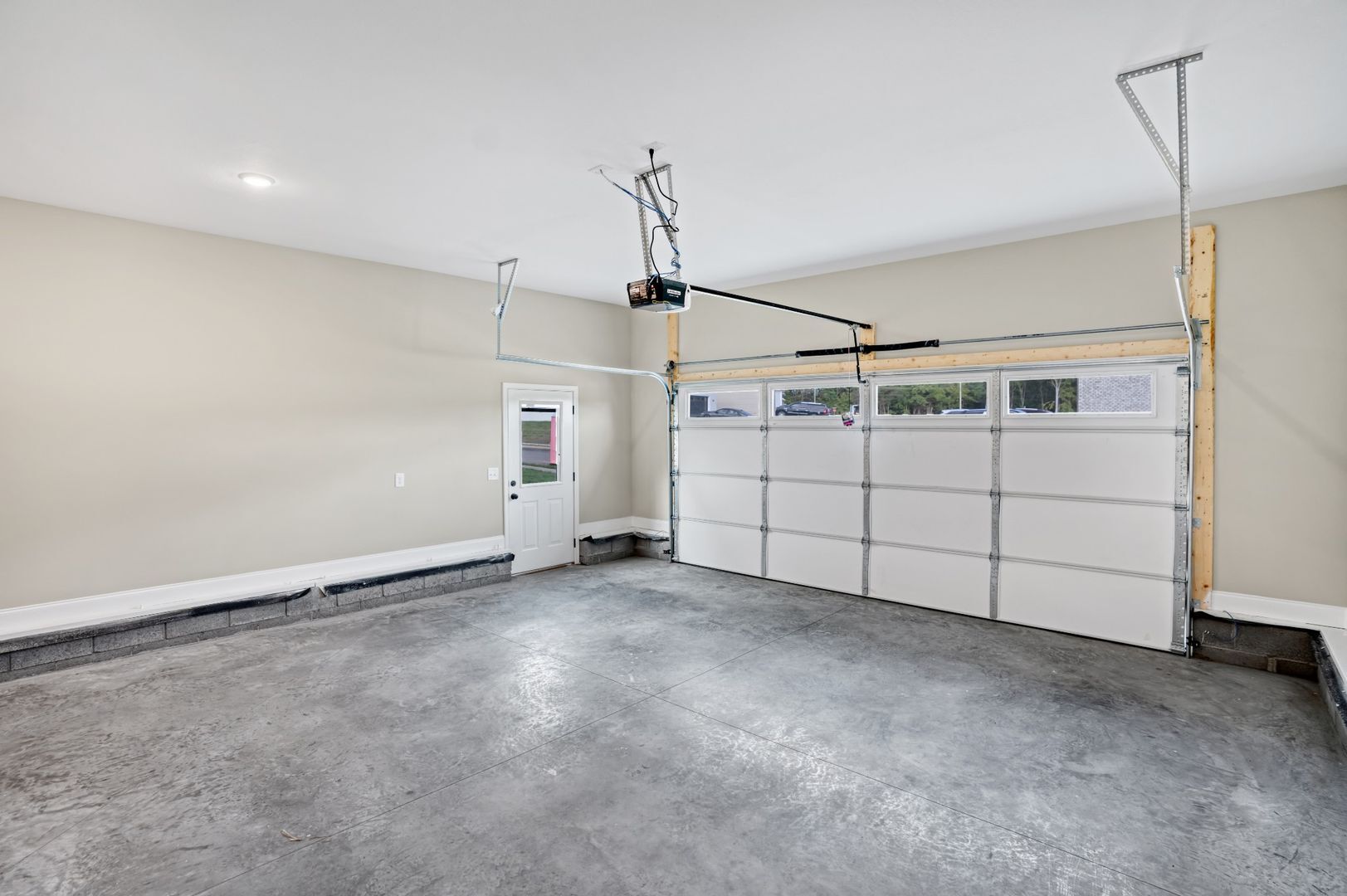 Building Photo - 502 N Halifax Ct