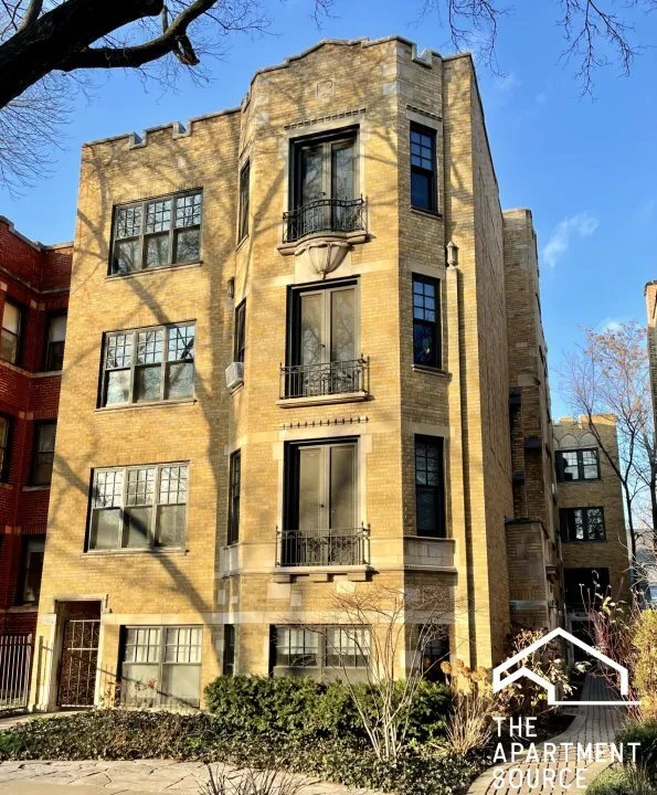 Building Photo - 1352 W Carmen Ave