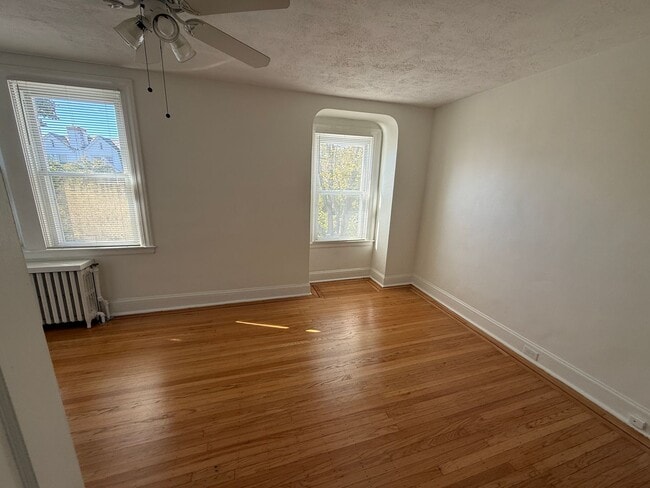 Building Photo - Spacious 3 Bedroom Townhome in Historic Ed...