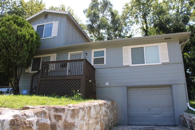 Building Photo - 4 Bed 1 bath off 635 and State Avenue