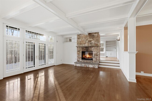 Building Photo - 16 Old Post Rd