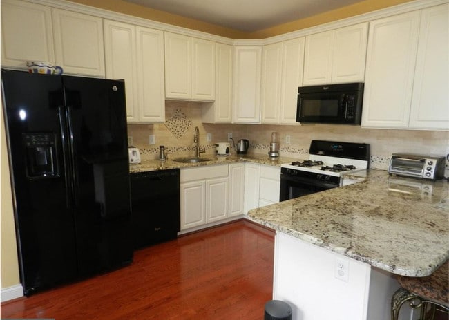 Building Photo - 219 Tall Pines Dr