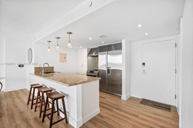 Building Photo - 7601 E Treasure Dr