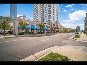 Building Photo - 526 Pacific Ave