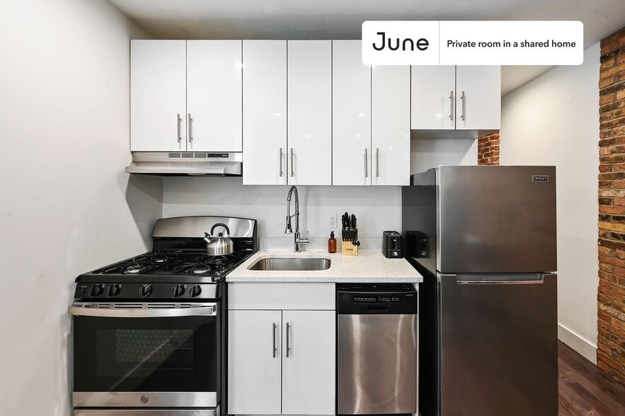 Building Photo - Room in Shared 4 bed/2 bath home in West Harlem