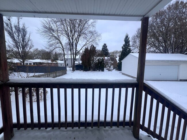 Building Photo - Updated Single Family Home!