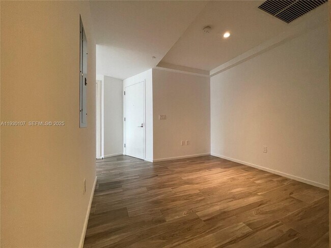 Building Photo - 801 S Miami Ave