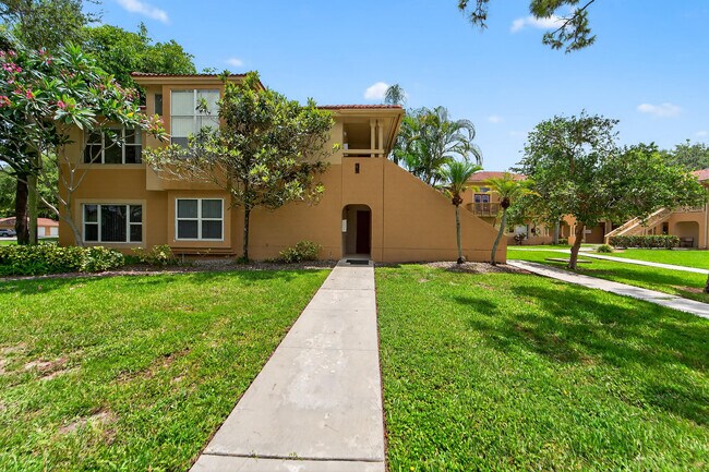 Building Photo - 4807 Via Palm Lakes Via