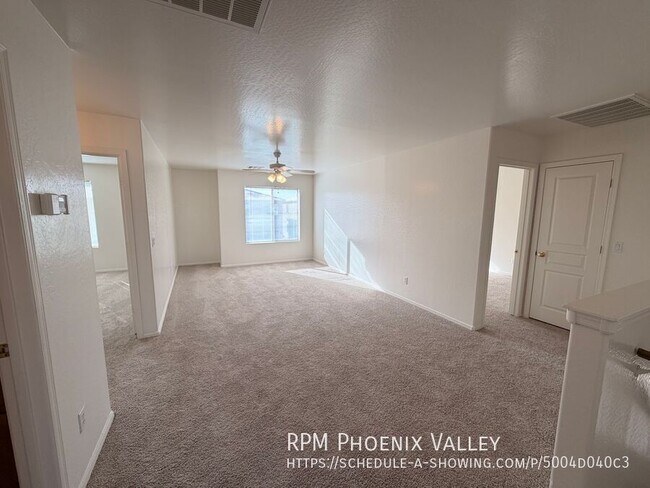 Building Photo - 422 E Saddle Way