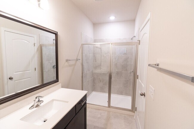Building Photo - New Townhome