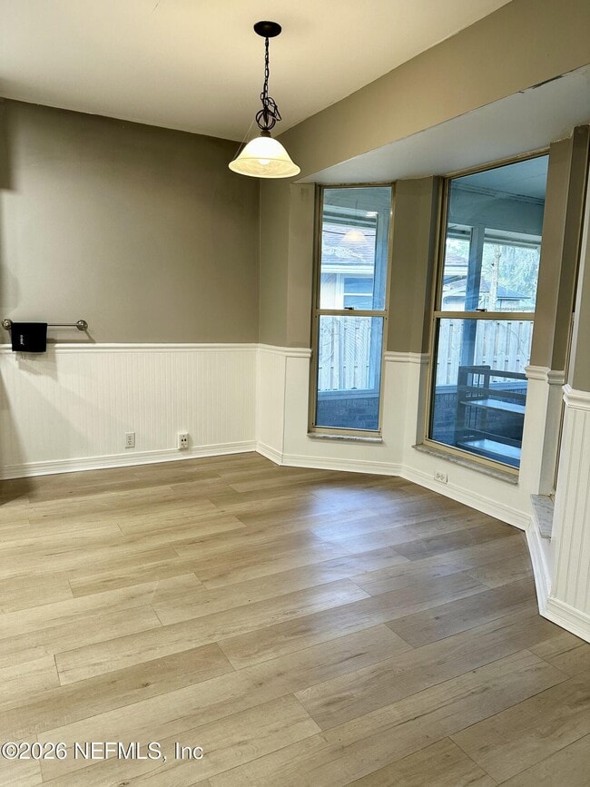 Building Photo - 2245 Brentfield Rd W