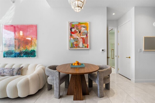 Building Photo - 2655 S Bayshore Dr