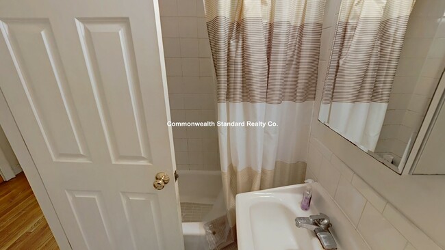 Building Photo - 23 Glenville Ave