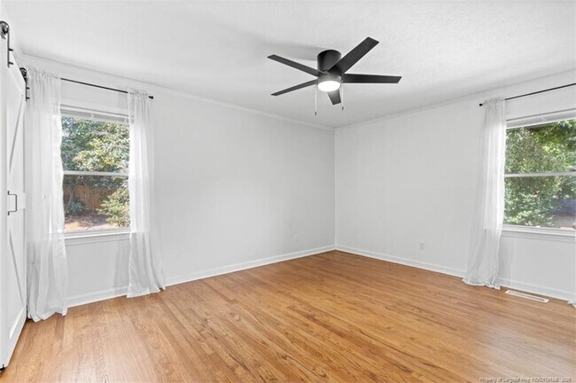 Building Photo - 2710 Fordham Dr