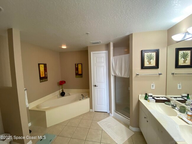 Building Photo - 8951 Lake Dr