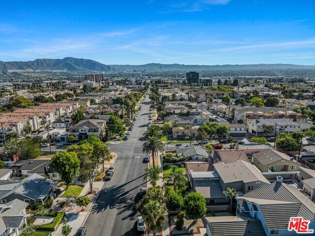 Building Photo - 807 E Orange Grove Ave
