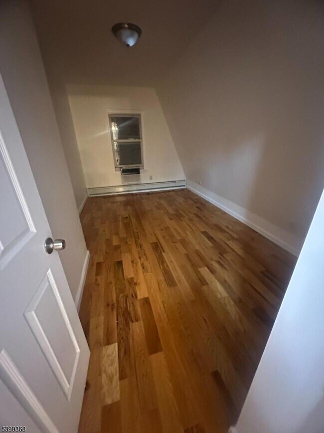 Building Photo - 192 Fairview Ave