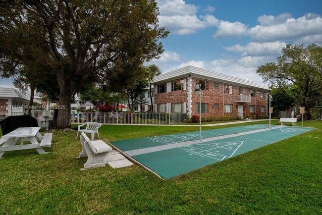 Building Photo - 400 S Cypress Rd