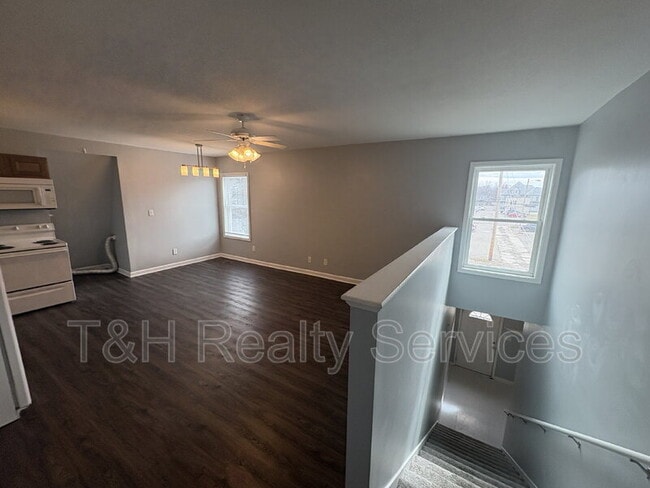 Building Photo - 409 W Washington St