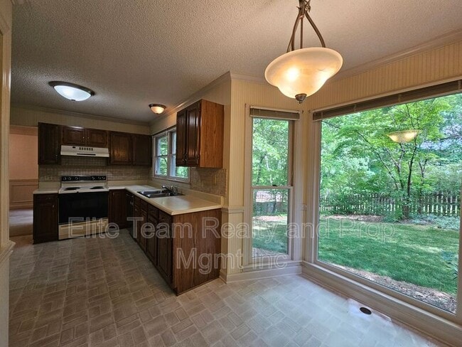 Building Photo - 4015 Brownes Ferry Rd