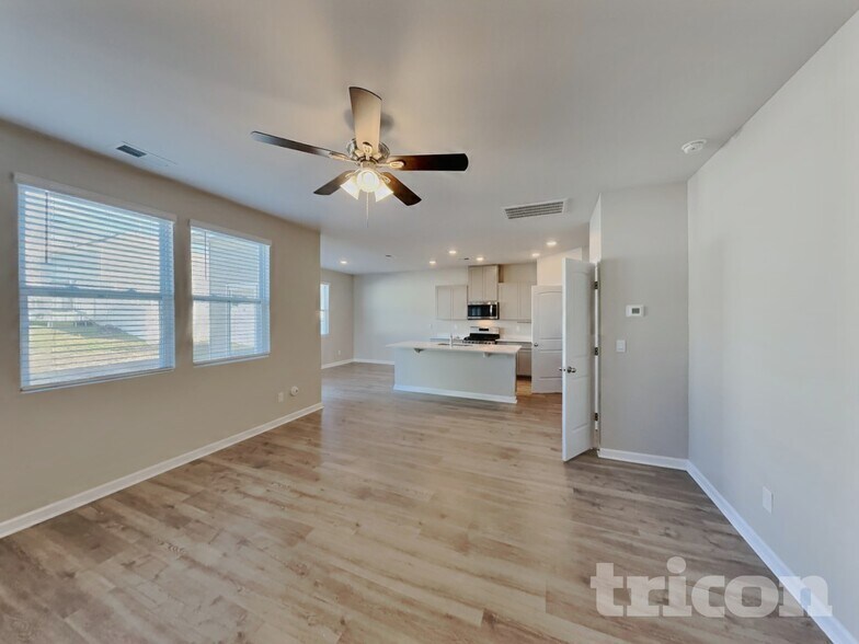 Building Photo - 1813 Wellwood LN