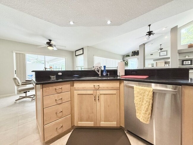 Building Photo - 8724 Ashbury Dr