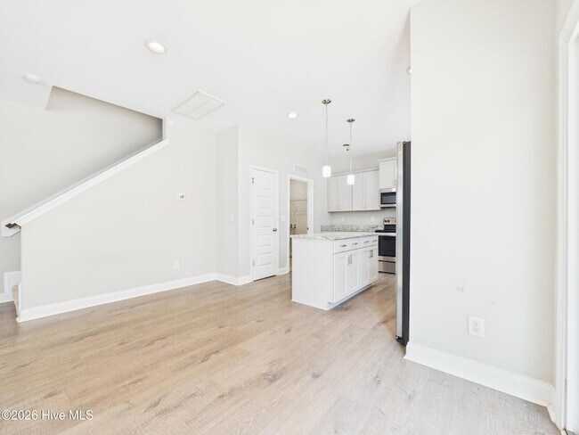 Building Photo - 478 Atwood Dr