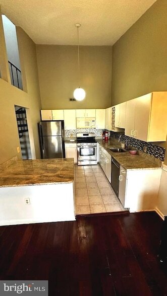 Building Photo - 812 Eagles Chase Dr