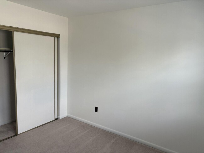 Building Photo - 167 Sunshine Dr