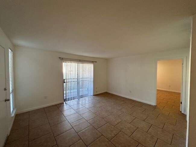 Building Photo - 619 Patterson St