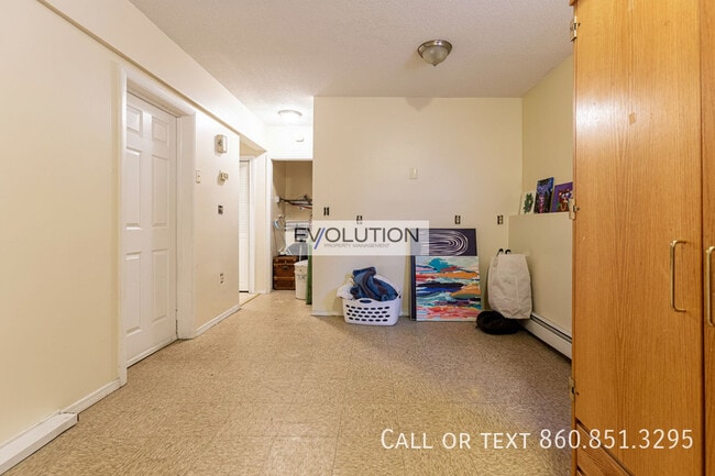 Building Photo - 71 Williams St