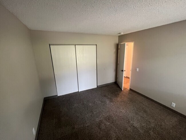 Building Photo - 2 Bedroom in Downtown Omaha