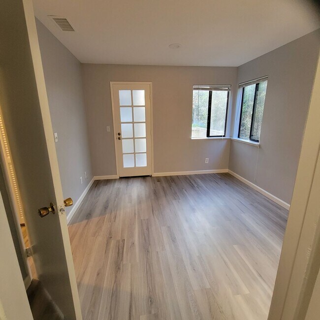 Building Photo - 2 Bedroom, 2 Bathroom Condo for Rent in Martinez, CA