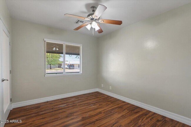 Building Photo - 838 E Belmont Ave