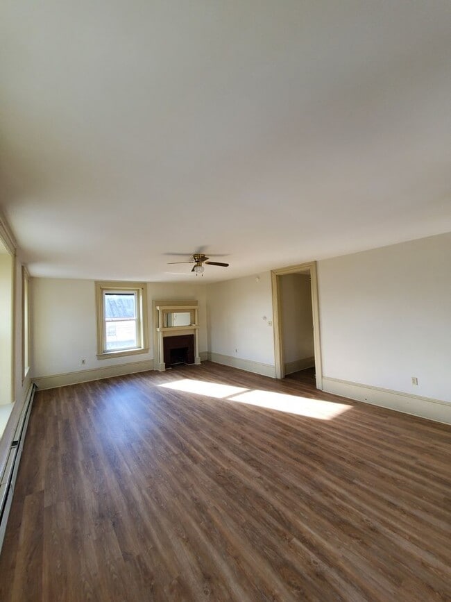 Building Photo - 377 White Deer Ave