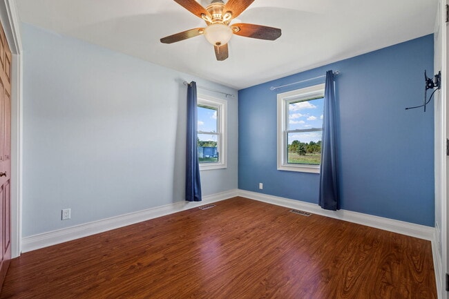 Building Photo - 1352 Smith Rd