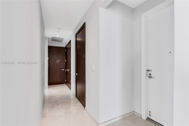 Building Photo - 900 Brickell Key Blvd